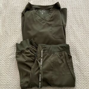 Medcouture top and jogger set in olive